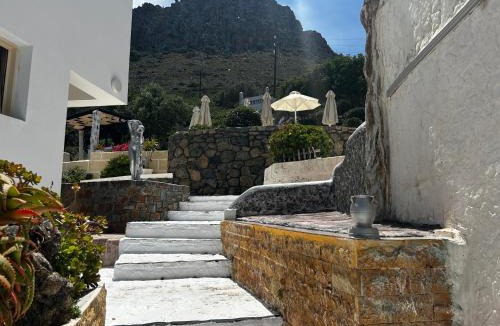 Piskopiano House | 3 Bedroom House - Sleeps 15 - Pool Garden Wifi