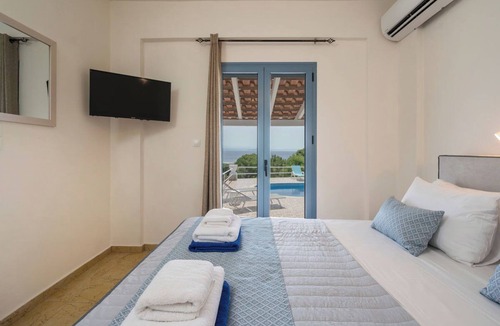 Stavros Villa | 3 Bedroom Luxury Villa with private pool