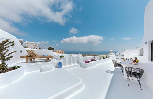 Fira Villa | 3 Bedroom Villa with Outdoor Hot Tub & Sea View, Aleanna Traditional Villa
