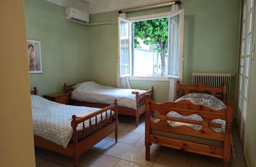 Athens House | 3 beds room with garden 5' from metro