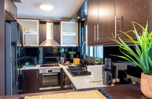 Tsikalaria House | 3bd Maisonette with rooftop jacuzzi and views