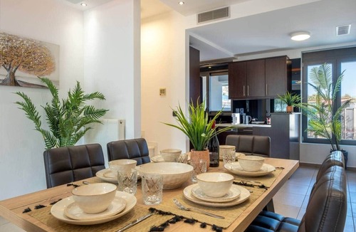 Tsikalaria House | 3bd Maisonette with rooftop jacuzzi and views