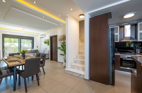 Tsikalaria House | 3bd Maisonette with rooftop jacuzzi and views