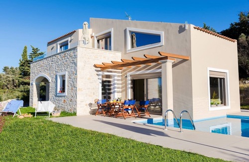 Margarites Villa | 3bedroom villa, pool, BBQ & stunning views!
