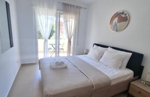 Shkembi i Kavajes Apartment | 3Min to Sea Retreat