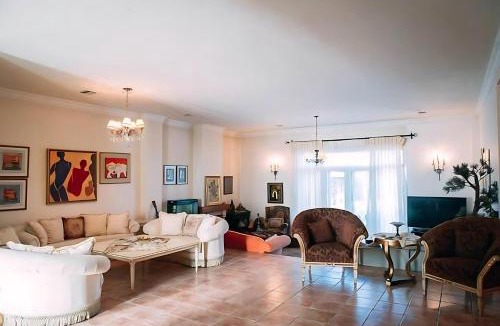 Alexandroupoli Villa | 4 bedroom Luxury Villa with Swimming Pool and Lush Gardens Close to City & Beach