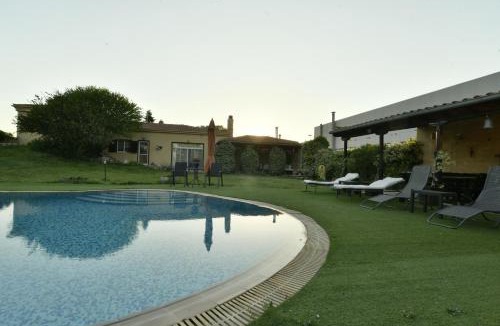 Alexandroupoli Villa | 4 bedroom Luxury Villa with Swimming Pool and Lush Gardens Close to City & Beach