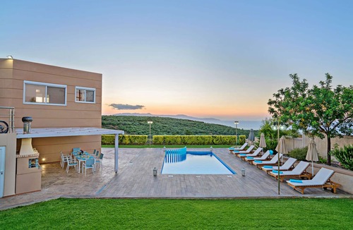 Agia Marina Villa | 4-Bedroom Uphill Villa With Private Pool