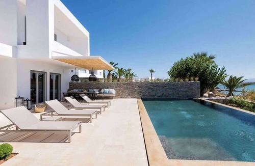Drios Villa | 4BR Pool Villa Walk to Beach