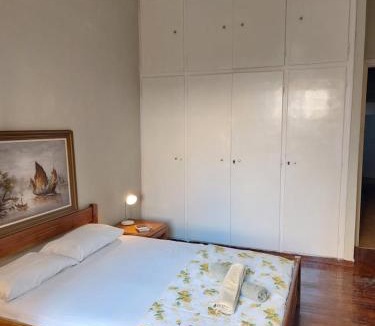 Athens House | 5' απο μετρό, δωμάτιο με μπαλκόνι