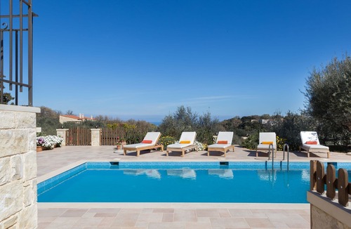 Vederi Villa | 5 bedroom Villa with Traditional Elements