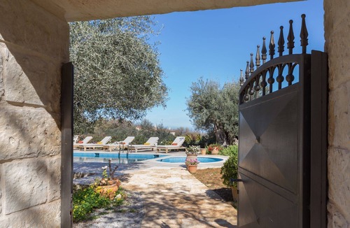 Vederi Villa | 5 bedroom Villa with Traditional Elements