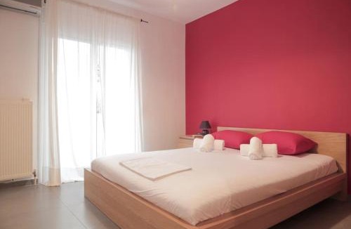 Pavlos Melas Apartment | 5 min from Papageorgiou Free Indoor Parking