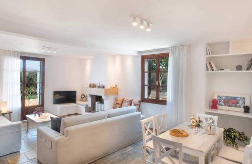 Kounoupidiana Villa | 7 bed, private pool, walk to beach, huge grounds.