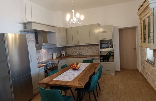 Galia House | A renovated stone house with a view, ideal for quiet family moments