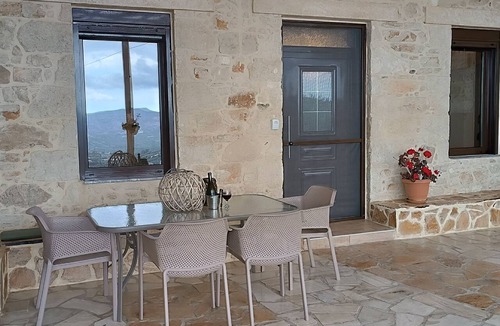 Galia House | A renovated stone house with a view, ideal for quiet family moments