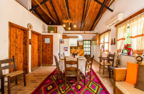 Kamisiana Villa | Aadonis traditional House on the Sea