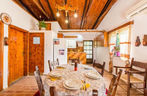 Kamisiana Villa | Aadonis traditional House on the Sea