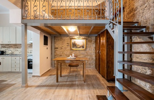 Soroni House | Absinthia Legacy Country House with Shared Garden, Wi-Fi and Air Conditioning
