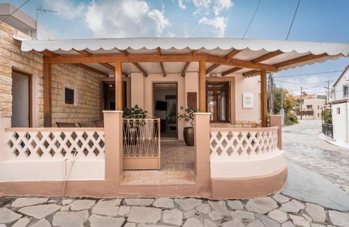 Soroni House | Absinthia Legacy