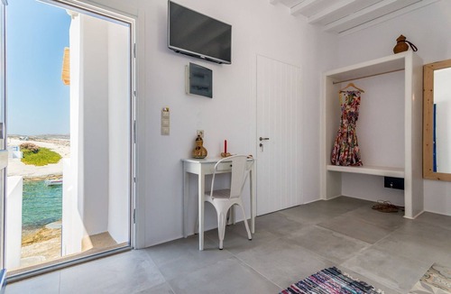 Milos Apartment | Aegean Drift Room | Boathouse Milos | 1 Bedroom | Unique Fisherman Retreat