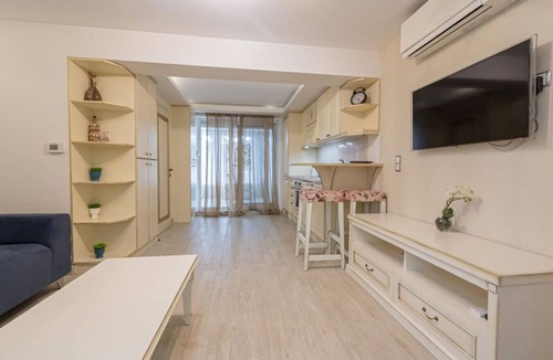 Haniotis Apartment | Aegean House by RentalsPro - Hanioti
