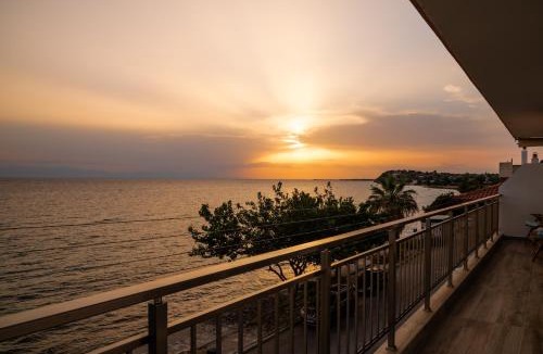 Nea Iraklia Apartment | Aegean Seaview Grand Suite 180 degrees