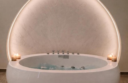 Petroupoli Apartment | Aelia Suite Romantic Jacuzzi Retreat Private Stay