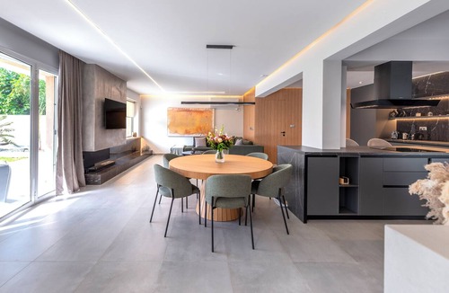 Anavyssos House | Aeliah Villa – Minimal Design & Modern Comfort