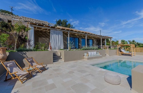 Linia Villa | AER - Romantic Private Pool Villa with Spectacular 180° Ocean Views