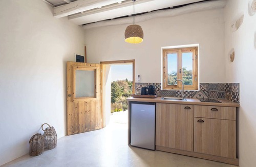 Amnatos House | Aerida Guesthouse Of Stone - Haroula Cozy Suite