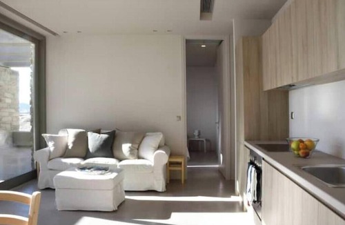 Ios Apartment | Aetoula – Sunset-Facing Cave Retreat Above Mylopotas, Ios