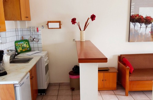 Agios Georgios Pagon Apartment | Agios Georgios - 2 Beds - Sleeps 4 - Free Parking