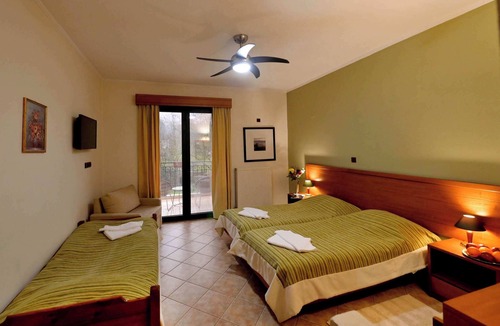 Xanthi Bed & Breakfast | Agriani Hotel – Triple with Pool & Mountain Views