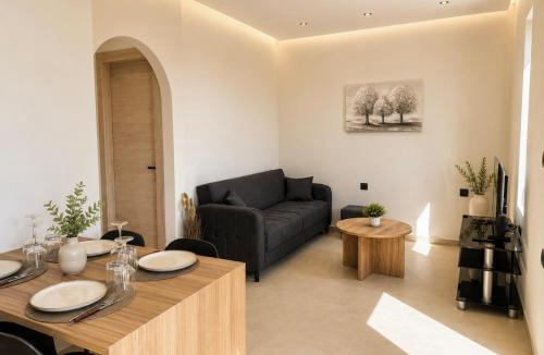 Alikanas Apartment | Aimilio's Place - Peaceful 2-Bedroom Apartment