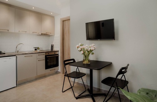 Aristotelis Apartment | Aiora Yard - Anemone