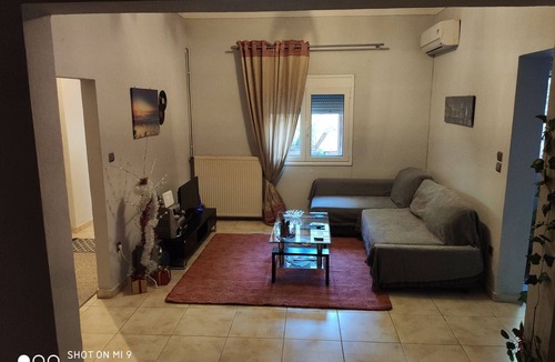Markopoulon House | Airport's close flat for 6 persons