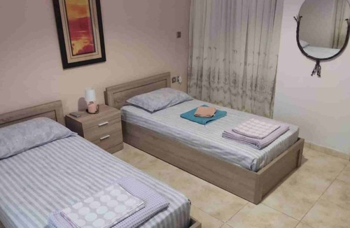 Markopoulon House | Airport's close flat for 6 persons