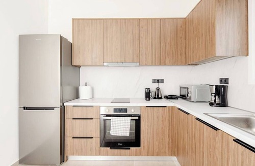 Omonia Apartment | Ako25 - Cozy 1BR Apt with Balcony in Metaxourgeio