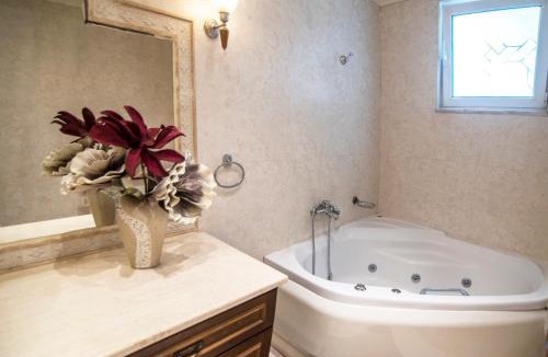 Egira Apartment | Akrata's Elegant Luxury Suite