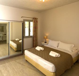 Agia Paraskevi Apartment | Alafouzos Studios & Apartments