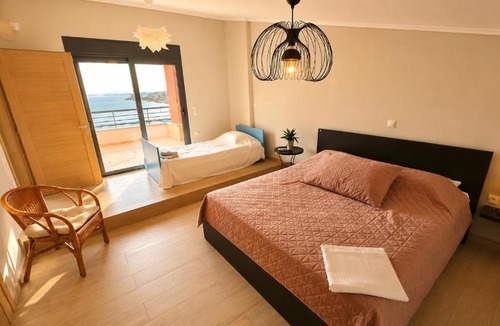 Lefkandi Apartment | Alia Beachfront Penthouse with Sea View
