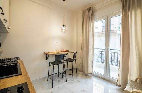 Stavroupoli House | Almond I Jacuzzi Suite Self Check-In Easy & Free Street Parking