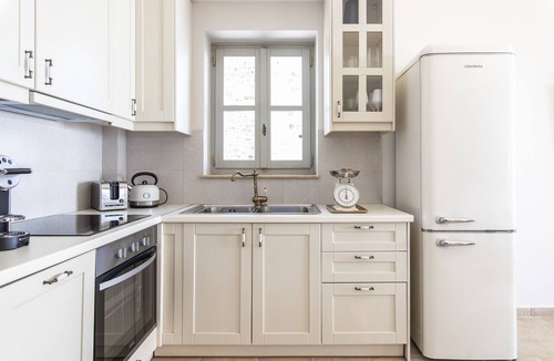 Lefktron House | Amani Earthy Living
