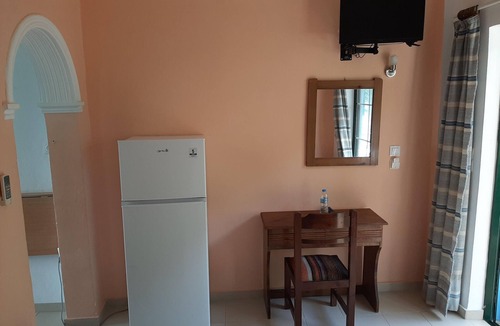 Dafnata Apartment | Amazing apartment in Mpenitses with terrace