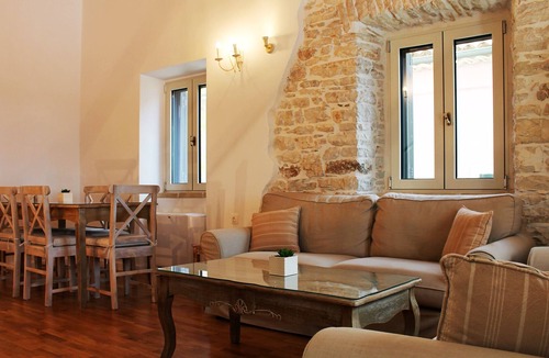 Kalami Apartment | Amazing three-bedroom beachfront house in Kalami.