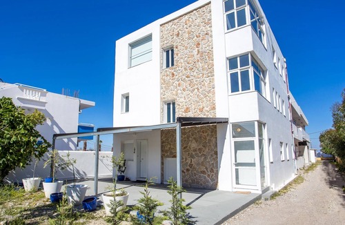 Faliraki Apartment | Ammos Luxury Suite - in der Nähe des Strandes von Faliraki by Interhome