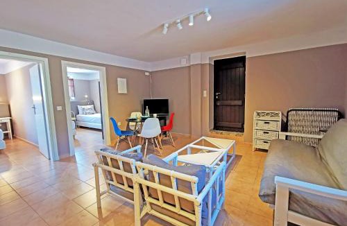 Omales House | Anaroussa Diros Apartment