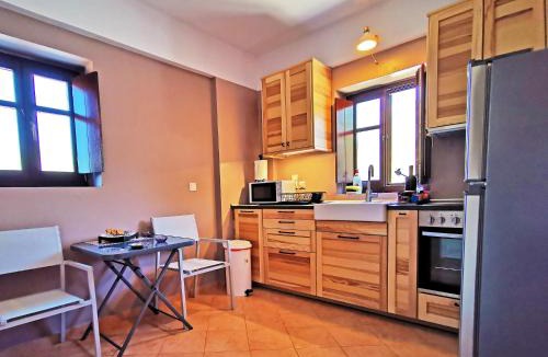 Omales House | Anaroussa Diros Maisonette