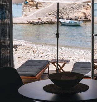 Psathi Apartment | Anastasia Kimolos